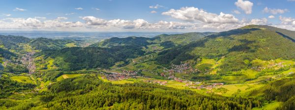 Talansicht vom Achertal, grüne Landschaft, Berge und Tal